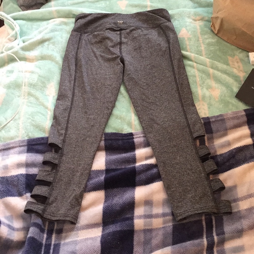 Grey  yoga leggings - Picture 2 of 3